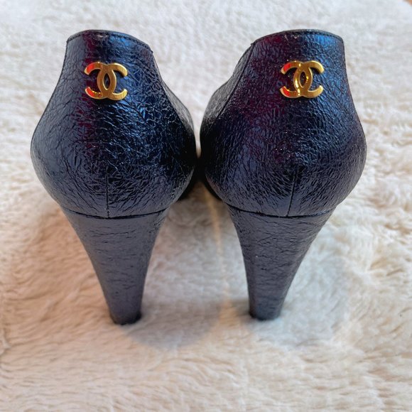 CHANEL METALLIC NAVY BLUE PEEP TOE EMBOSSED PUMPS HEEL SIZE 37.5, preloved - Picture 1 of 5